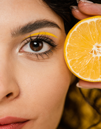 Factores nutricionales clave para pestañas fuertes: